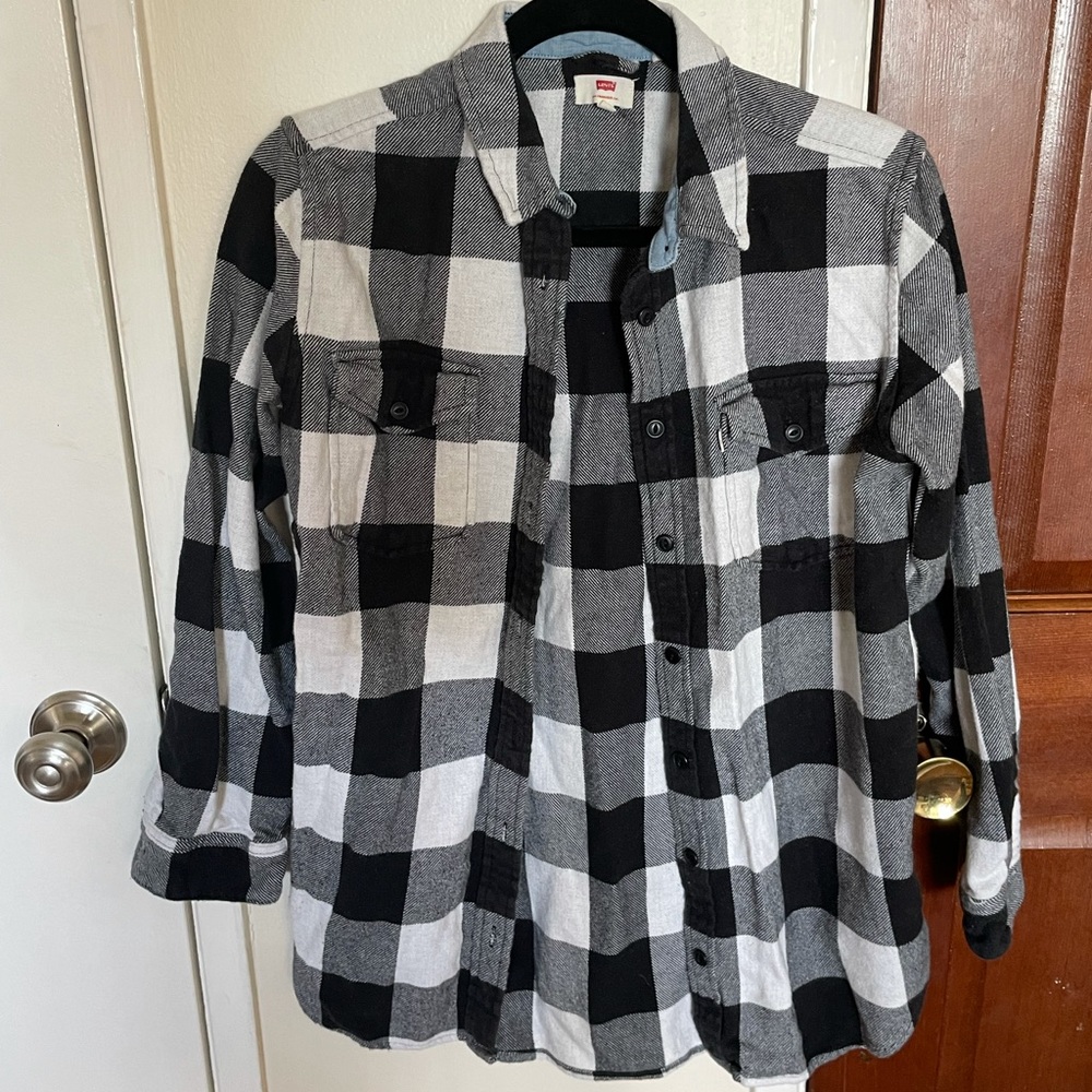 Levi’s plaid boyfriend shirt